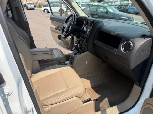 Used 2016 Jeep Patriot High Altitude AWD/4WD image 26