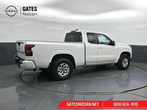 Used 2024 Nissan Frontier SV AWD/4WD image 2