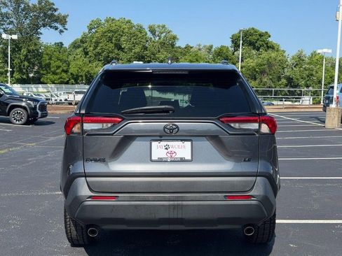 Used 2021 Toyota RAV4 LE FWD image 6
