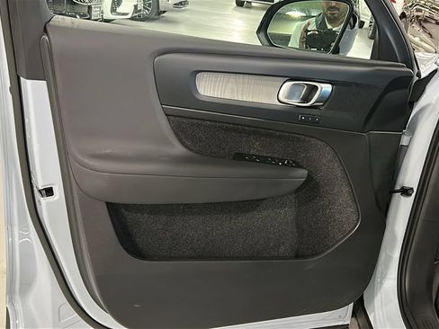 Certified 2026 Volvo XC40 B5 Plus AWD/4WD image 9