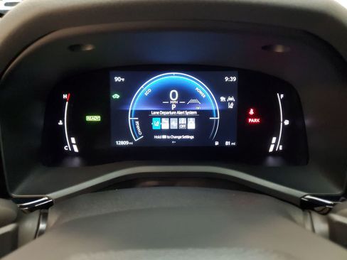 Used 2025 Toyota Camry SE FWD image 12