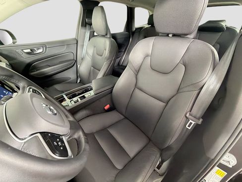 Certified 2025 Volvo XC60 B5 Plus image 21