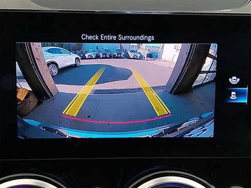 Used 2022 Mercedes-Benz GLB 250 w/ Premium Package Lite image 28