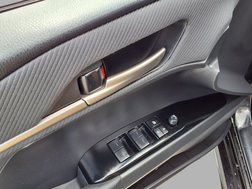 Used 2025 Toyota Camry SE FWD image 21