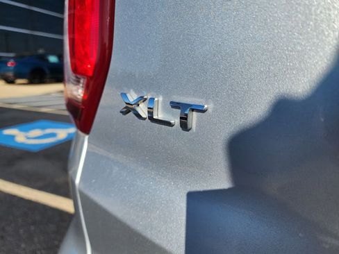 Used 2016 Ford Explorer XLT w/ Equipment Group 202A image 10