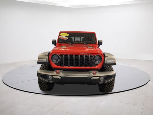 Used 2024 Jeep Gladiator Rubicon w/ Technology Group image 2