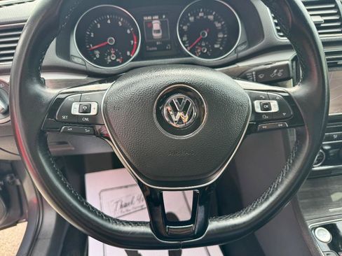 Used 2017 Volkswagen Passat 1.8T SE FWD image 16