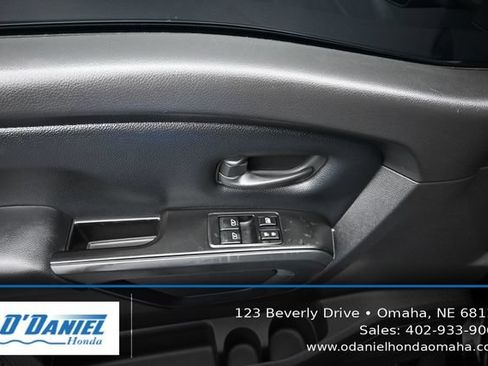 Used 2017 Nissan Titan S AWD/4WD image 24