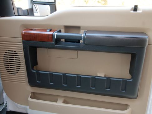 Used 2016 Ford F250 King Ranch w/ FX4 Off-Road Package image 37