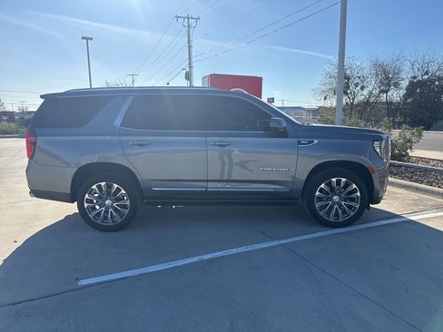 Used 2021 GMC Yukon Denali w/ Denali Premium Package image 2