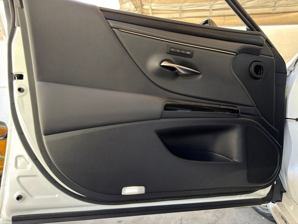 Certified 2024 Lexus ES 300h w/ Premium Package FWD image 27