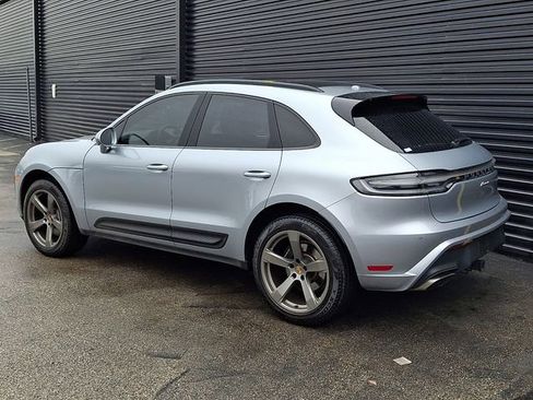 Certified 2023 Porsche Macan image 3