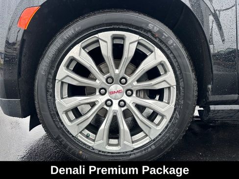 Used 2022 GMC Yukon Denali w/ Denali Premium Package image 11