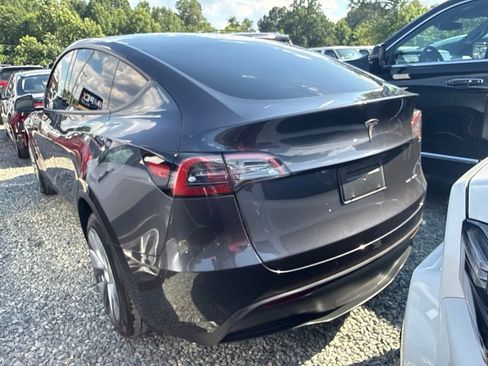 Used 2024 Tesla Model Y Long Range AWD/4WD image 6