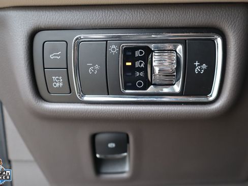 Used 2023 Lincoln Nautilus Reserve AWD/4WD image 14