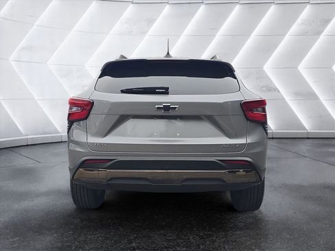 Used 2025 Chevrolet Trax ACTIV w/ Sunroof Package image 4