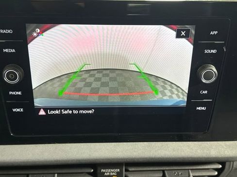 Used 2025 Volkswagen Jetta SE image 25