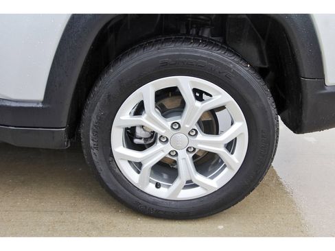 Used 2024 Jeep Compass Latitude AWD/4WD image 31