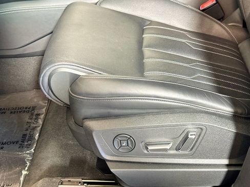 Used 2022 Audi e-tron Chronos w/ Chronos Package image 17