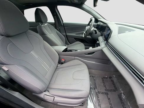 Certified 2025 Hyundai Elantra SEL w/ Cargo Package FWD image 30
