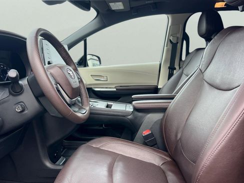 Certified 2023 Toyota Sienna Platinum image 15