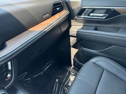 Used 2025 Chevrolet Suburban High Country AWD/4WD image 25