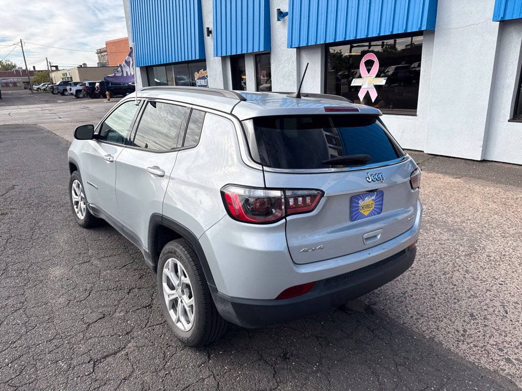 Used 2024 Jeep Compass Latitude AWD/4WD image 14
