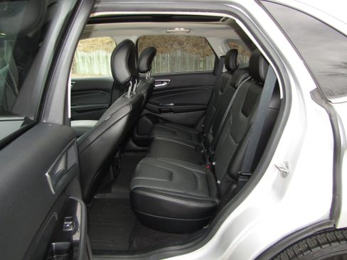 Certified 2019 Ford Edge Titanium w/ Equipment Group 301A image 16