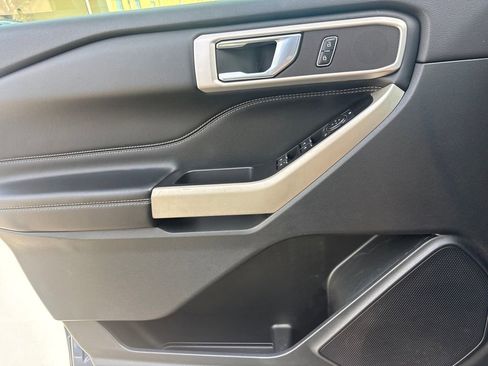 Used 2021 Ford Explorer XLT w/ Equipment Group 202A RWD image 21