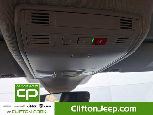 Used 2024 Volkswagen Tiguan SE image 26