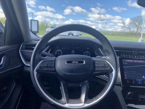 Used 2022 Jeep Grand Cherokee Limited AWD/4WD image 15