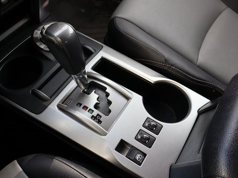 Used 2016 Toyota 4Runner SR5 image 9