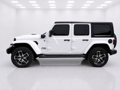 Used 2024 Jeep Wrangler Unlimited w/ Convenience Group AWD/4WD image 8