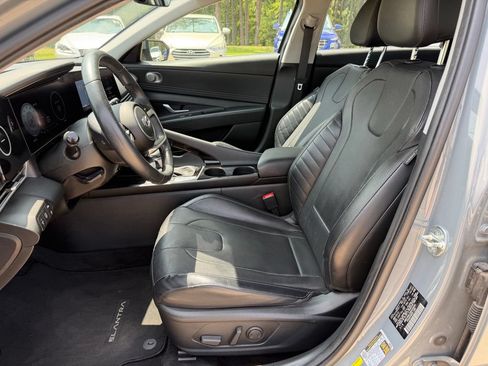 Used 2022 Hyundai Elantra Limited FWD image 10