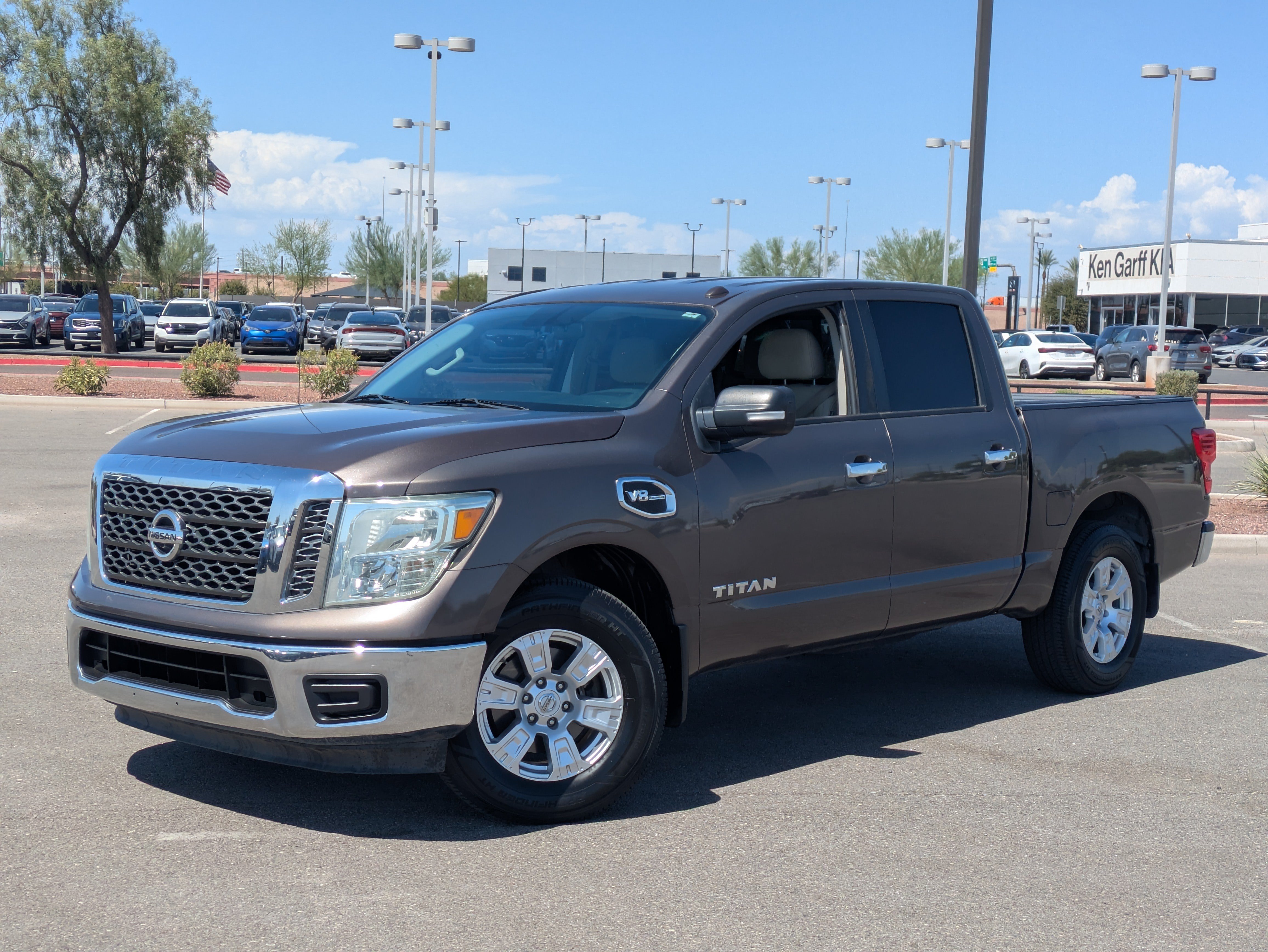 Used 2017 Nissan Titan SV RWD image 31