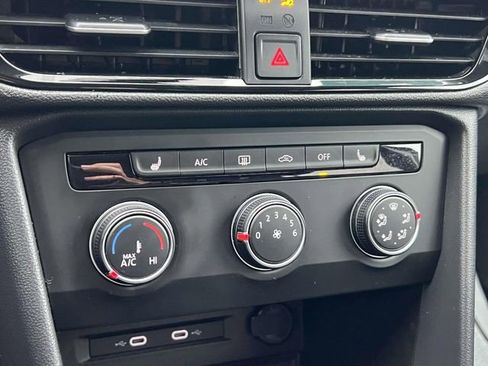 Certified 2022 Volkswagen Taos SE image 29