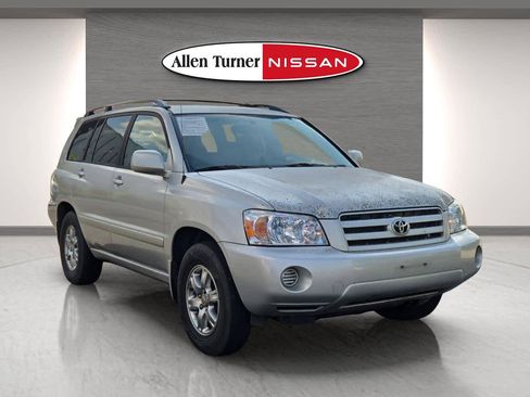Used 2005 Toyota Highlander 2WD V6 w/ 3rd Row image 1