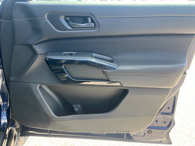 Used 2025 Nissan Pathfinder SV FWD image 27