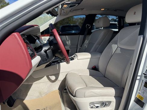 Used 2017 Rolls-Royce Ghost image 19