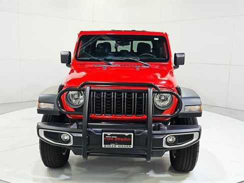 Used 2024 Jeep Gladiator Sport AWD/4WD image 2