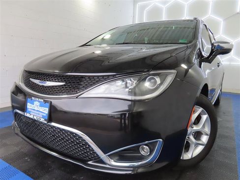 Used 2020 Chrysler Pacifica Limited image 1