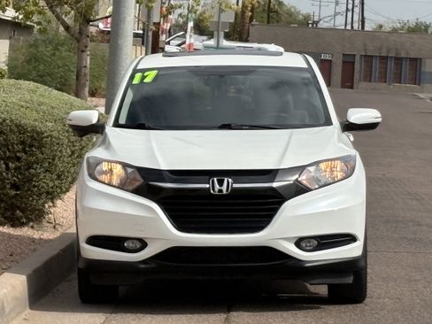 Used 2017 Honda HR-V EX image 2