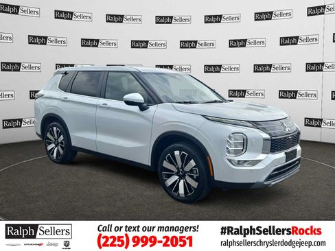 Used 2025 Mitsubishi Outlander SE AWD/4WD image 1