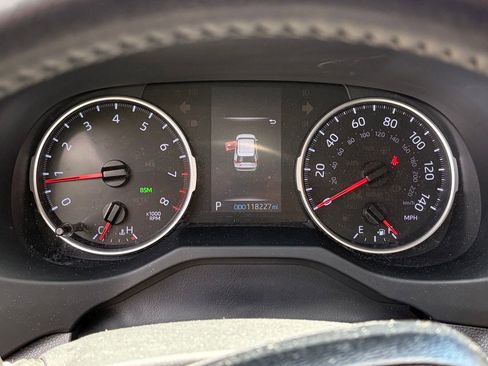 Used 2019 Toyota RAV4 XLE Premium FWD image 13
