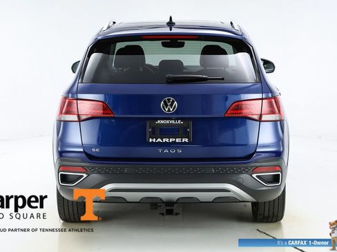 Used 2023 Volkswagen Taos SE w/ Panoramic Sunroof Package FWD image 8