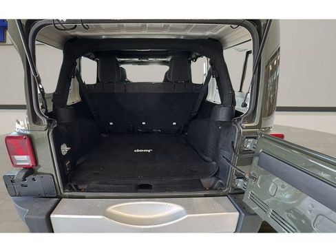 Used 2015 Jeep Wrangler Unlimited Sahara w/ Dual Top Group AWD/4WD image 16