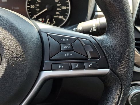 Used 2025 Nissan Altima 2.5 SV FWD image 23