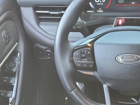 Used 2025 Ford Explorer Platinum w/ LUX Leather Package image 14