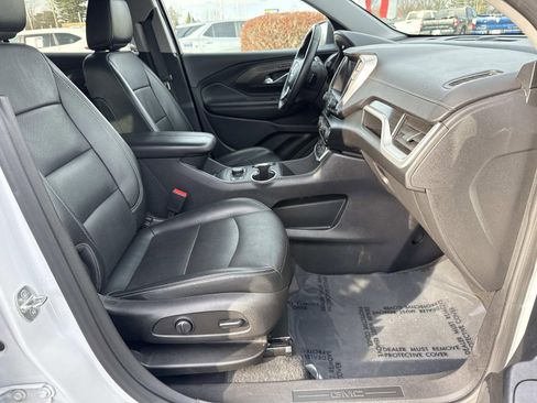 Used 2023 GMC Terrain SLT image 25
