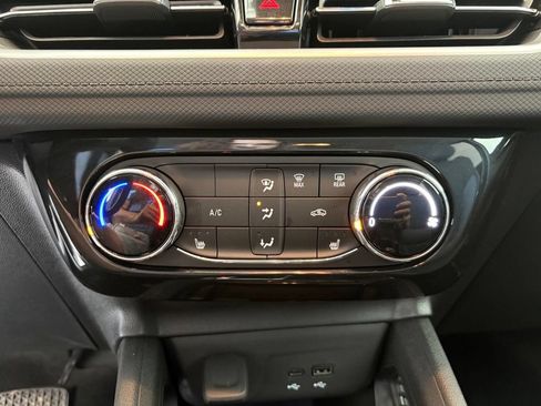Used 2024 Chevrolet TrailBlazer LT w/ LT Cold Weather Package AWD/4WD image 10